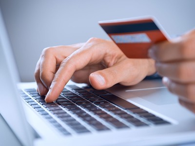 Ngân hàng Nhà nước yêu cầu các ngân hàng giảm phí chuyển tiền nhanh cho khách hàng