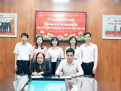 Ngân hàng Chính sách xã hội tỉnh Hưng Yên ký hợp đồng tín dụng với khách hàng được vay vốn