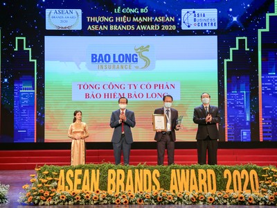 Ông Trần Thanh Nam – Phó tổng giám đốc Tổng CTCP Bảo hiểm Bảo Long vinh dự nhận giải thưởng “Top 10 Thương hiệu Mạnh ASEAN 2020”