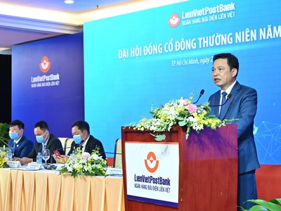 Ông Phạm Doãn Sơn, Phó chủ tịch thường trực HĐQT, Tổng giám đốc LienVietPostBank phát biểu tại ĐHCĐ 2021
