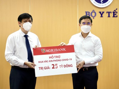 Agribank ủng hộ 53 tỷ đồng trong đợt cao điểm phòng chống dịch COVID-19