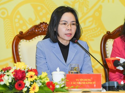 Bà Hà Thu Giang, Phó Vụ trưởng phụ trách Vụ Tín dụng các ngành kinh tế, NHNN