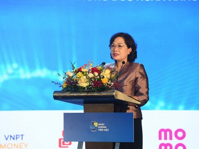 Bà Nguyễn Thị Hồng, Thống đốc Ngân hàng Nhà nước Việt Nam phát biểu tại sự kiện.