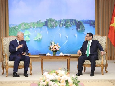 Thủ tướng Chính phủ Việt Nam Phạm Minh Chính gặp gỡ ông Bill Winters, Tổng Giám đốc toàn cầu Ngân hàng Standard Chartered.