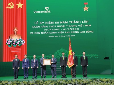 Vietcombank đón nhận danh hiệu Anh hùng Lao động do Đảng, Nhà nước trao tặng.
