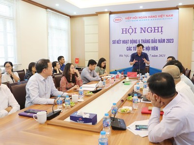 Ông Nguyễn Quốc Hùng, Phó Chủ tịch Hội đồng Hiệp hội kiêm Tổng Thư ký phát biểu tại Hội nghị.