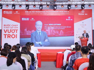 Ông Jens Lottner, Tổng giám đốc Techcombank – Nhà tài trợ chiến lược giải chạy Hà Nội Marathon Techcombank mùa thứ hai phát biểu tại sự kiện