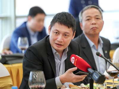 Ông Nguyễn Mạnh Tường, Phó chủ tịch HĐQT - CEO MoMo tham dự cuộc họp với Đồng sáng lập - CEO NVIDIA Jensen Huang, bàn về thúc đẩy AI tại Việt Nam