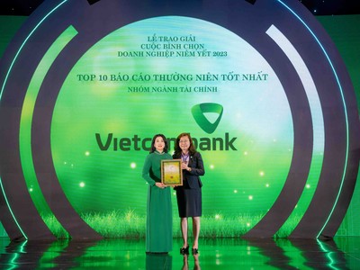 Vietcombank vinh dự được bình chọn trong top 10 doanh nghiệp niêm yết có Báo cáo thường niên tốt nhất trên thị trường chứng khoán Việt Nam năm 2023.