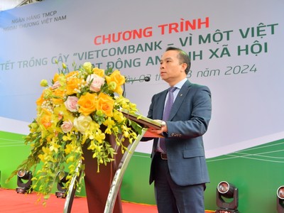 Ông Đỗ Việt Hùng - Phó Bí thư thường trực Đảng ủy, Thành viên phụ trách hoạt động HĐQT Vietcombank phát biểu tại Chương trình Về nguồn, Tết trồng cây “Vietcombank - vì một Việt Nam xanh”
