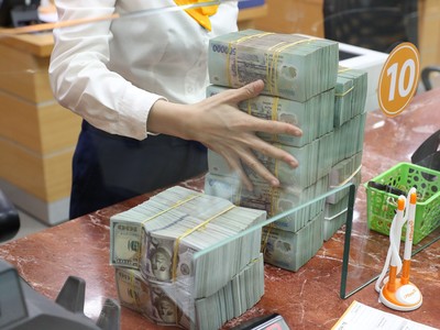 Tín dụng hồi phục, ngân hàng rộn ràng báo lãi