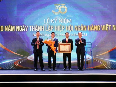 Tại Lễ kỷ niệm 30 năm thành lập, Hiệp hội Ngân hàng Việt Nam vinh dự đón nhận Bằng khen của Thủ tướng Chính phủ 