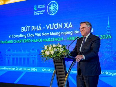 Ông José Viñals, Chủ tịch Tập đoàn, Ngân hàng Standard Chartered.
