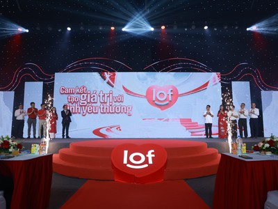 Các lãnh đạo đại diện LOF và khách mời chính thức khai trương hình ảnh thương hiệu mới