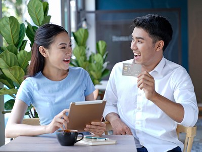 Xu hướng này đang ngày càng phổ biến và len lỏi vào mọi ngóc ngách của đời sống hàng ngày, từ mua sắm, ăn uống đến thanh toán hóa đơn và chuyển tiền.