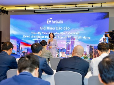 Bà Nguyễn Thùy Dương, Chủ tịch Hội đồng Quản trị, Công ty Cổ phần Tư vấn EY Việt Nam chia sẻ tại sự kiện.