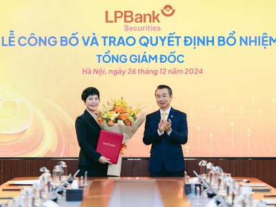 Bà Vũ Ngọc Anh nhận quyết định bổ nhiệm vị trí Tổng Giám đốc LPBS