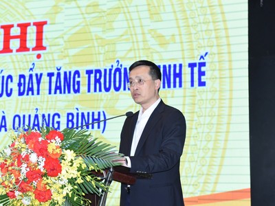 Ông Phạm Quang Dũng, Phó Thống đốc NHNN phát biểu tại Hội nghị Đẩy mạnh tín dụng ngân hàng góp phần thúc đẩy tăng trưởng kinh tế Khu vực 8.
