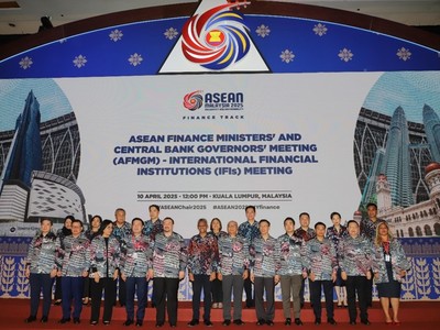 Các Thống đốc NHTW và Bộ trưởng Tài chính ASEAN chụp ảnh lưu niệm tại Hội nghị AFMGM