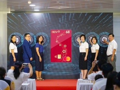 Đại diện Lãnh đạo BIDV, Mastercard và Metro kickoff ra mắt chiến dịch và bộ thẻ BIDV 68