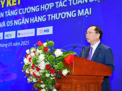 Phó Thống đốc Thường trực NHNN Đào Minh Tú phát động phong trào “Cả nước thi đua đổi mới sáng tạo và chuyển đổi số” và “Bình dân học vụ số” của ngành Ngân hàng