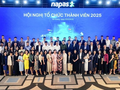 Hội nghị Tổ chức Thành viên năm 2025 không chỉ là dịp tổng kết những kết quả đã đạt được trong năm qua, mà còn thể hiện cam kết của NAPAS trong việc đồng hành cùng các tổ chức thành viên, thúc đẩy đổi mới sáng tạo, mở rộng hợp tác và phát triển hệ sinh thái thanh toán số toàn diện. 