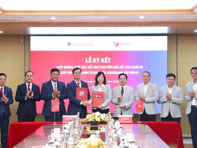 Đại diện Agribank và VNPAY ký kết hợp tác triển khai gói giải pháp chuyển đổi số cho hộ kinh doanh