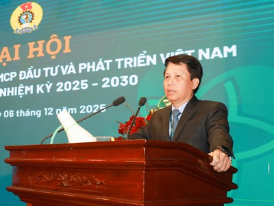 Ông Phạm Tiến Dũng, Ủy viên Ban Thường vụ Đảng ủy, Phó Thống đốc NHNN Việt Nam phát biểu tại Đại hội