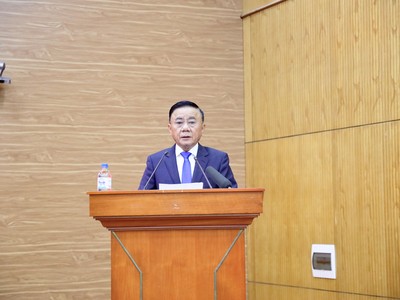 Ông Trần Cẩm Tú, Ủy viên Bộ Chính trị, Thường trực Ban Bí thư phát biểu tại Hội nghị Tổng kết công tác năm 2025, triển khai nhiệm vụ công tác năm 2026, Ban Chính sách, chiến lược Trung ương