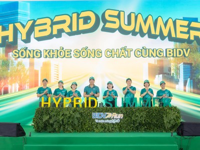 Đại diện Lãnh đạo BIDV và khách mời khởi động chiến dịch Hybrid Summer và giải chạy BIDV Run - Vì cuộc sống Xanh 2026