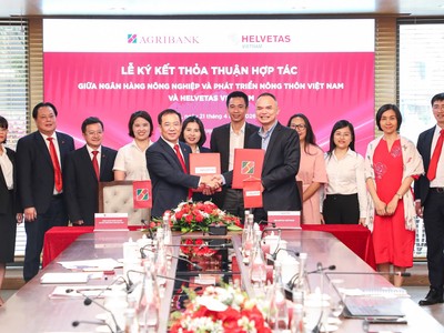 Tham dự buổi lễ có sự hiện diện của Ban Lãnh đạo cấp cao hai đơn vị. Về phía Agribank có Phó Tổng Giám đốc Đoàn Ngọc Lưu cùng lãnh đạo các đơn vị liên quan tại Trụ sở chính. Về phía Helvetas Vietnam có ông Phạm Văn Lương - Giám đốc Quốc gia Helvetas Vietnam cùng các chuyên gia, cán bộ của tổ chức.