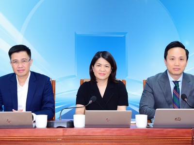 Thành viên HĐQT Phạm Thị Thanh Hoài chủ trì (ở giữa) Hội nghị cập nhật kết quả kinh doanh quý 1/2026 của VietinBank 