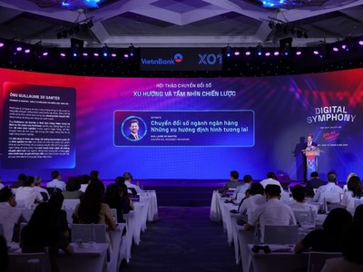 Chuyên gia Guillaume de Gantès trình bày keynote về chủ đề: “Chuyển đổi số ngành ngân hàng - Những xu hướng định hình tương lai”