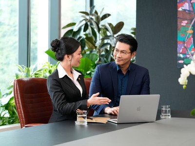 Đội ngũ chuyên gia BIDV Private Banking trao đổi với khách hàng tại Chi nhánh Trung tâm Khách hàng Cá nhân Cao cấp Miền Nam