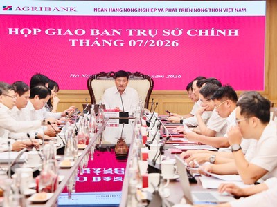 Tổng Giám đốc Agribank Phạm Toàn Vượng điều hành cuộc họp