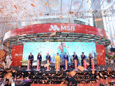 Ban Lãnh đạo MSB và khách mời thực hiện nghi thức khai trương Hội sở chính và Chi nhánh Sở Giao Dịch MSB