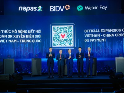Lễ công bố mở rộng dịch vụ thanh toán QR xuyên biên giới Việt Nam - Trung Quốc với sự hiện diện của ông Phạm Anh Tuấn, Vụ trưởng Vụ Thanh toán, Ngân hàng Nhà nước; ông Lê Ngọc Lâm, Chủ tịch BIDV; ông Nguyễn Quang Hưng, Chủ tịch Napas; ông Hà Văn Siêu, Phó Cục trưởng Cục Du lịch Quốc gia Việt Nam, Bộ Văn hoá, Thể thao và Du lịch; ông Ben Yang, Giám đốc điều hành Weixin Pay khu vực Đông Nam Á và Bắc Mỹ.