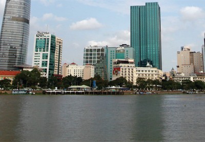 Đất nền cạnh tranh căn hộ: "Mèo nào cắn mỉu nào"?