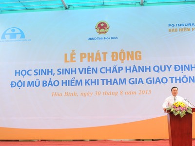 PJICO trao tặng 1.370 mũ bảo hiểm cho học sinh Hòa Bình