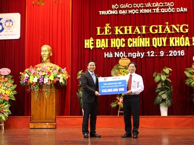 Trao tặng học bổng “Bảo Việt – Niềm tin thắp sáng Tương lai” cho tân sinh viên 