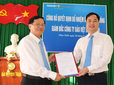 Ông Nguyễn Xuân Việt (bên phải)