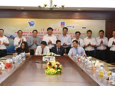 Ký kết hợp đồng bảo hiểm cho 30 máy bay của Tổng công ty trực thăng Việt Nam   