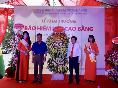 Đại diện Lãnh đạo tỉnh Cao Bằng và thành phố Cao Bằng đến tham dự và chúc mừng Lễ khai trương BSH Cao Bằng