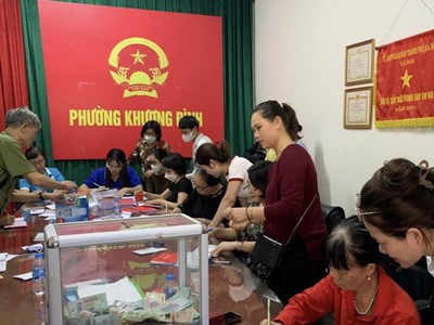 Người dân và các đoàn thể khuyên góp hỗ trợ các nạn nhân vụ cháy chung cư mini