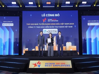 Bà Lo, Mei - Fang, CEO Fubon Life Việt Nam tại lễ trao giải.