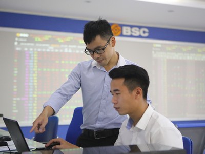 VN-Index có thể kiểm tra lại đỉnh ngắn hạn 1.420 điểm trong tháng 8