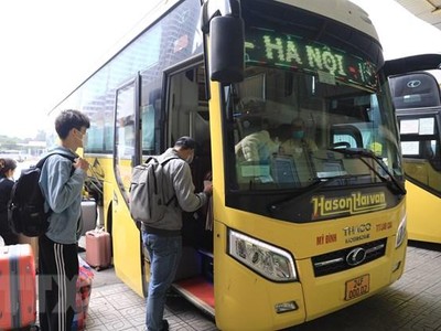 Mới chỉ có 44,6% hãng xe khách thực hiện giảm cước vận tải mặc dù xăng đã giảm giá 5 lần.