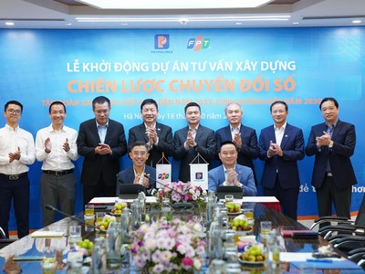 Lãnh đạo Petrolimex và FPT ký kết thực hiện Dự án Tư vấn Chuyển đổi số tại Tập đoàn Xăng Dầu Việt Nam