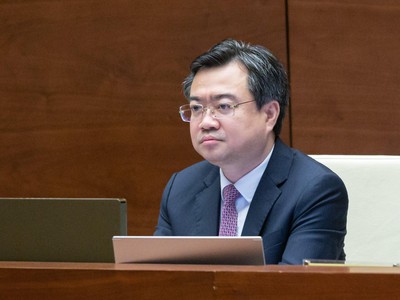 Bộ trưởng Bộ Xây dựng lần đầu đăng đàn trả lời chất vấn tại diễn đàn Quốc hội