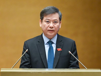 Viện trưởng Viện Kiểm sát nhân dân tối cao Lê Minh Trí trình bày trước Quốc hội sáng 8/11